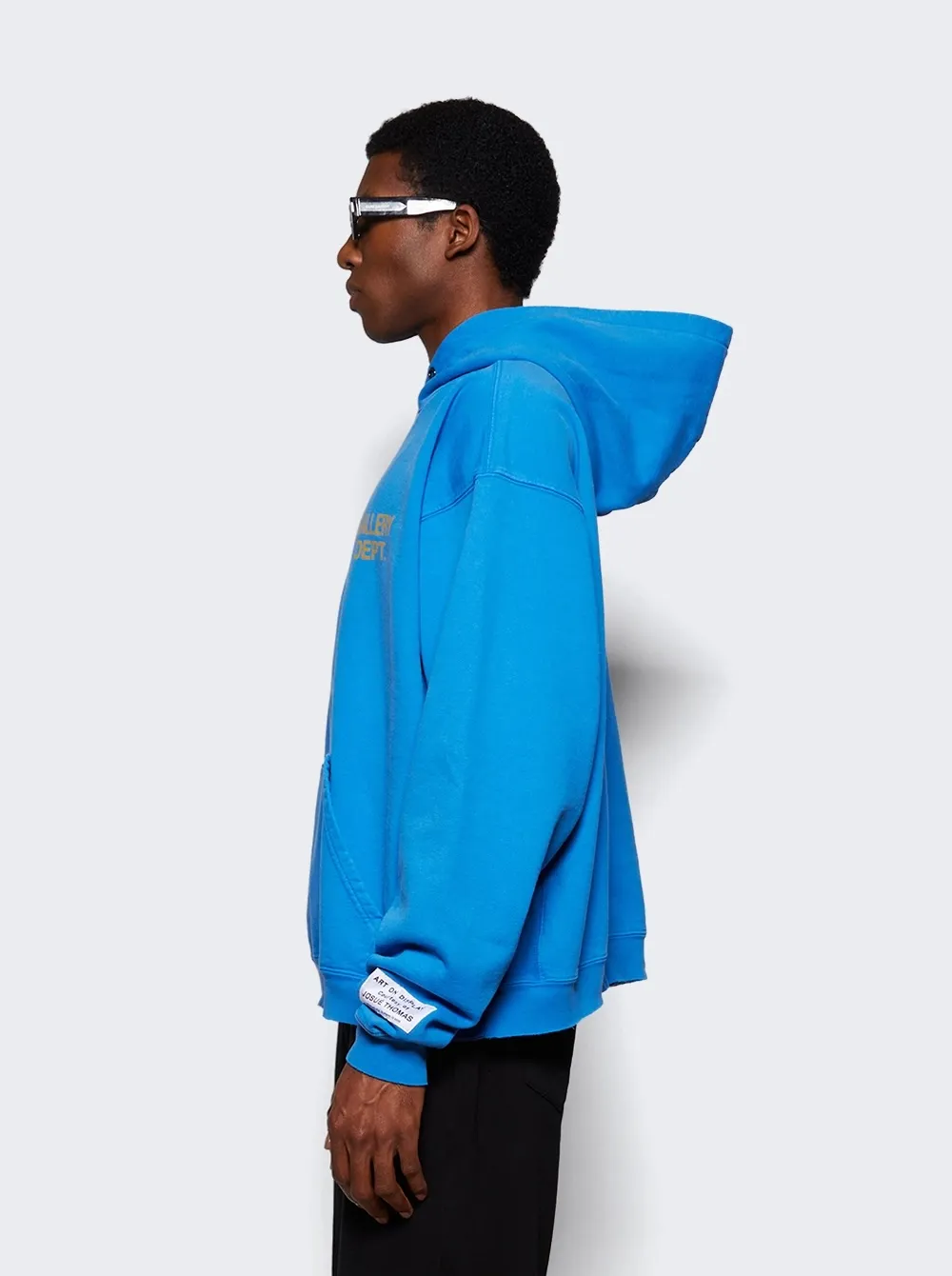 GALLERY DEPT. 90'S GD LOGO HOODIE/BLU 90's retro destroyed royal blue English hoodie Royal Blue S-XL Needs custom weaving and dyeing 500g high weight sweatshirt fabric Light fleece treatment on the inside Overall wide and comfortable Loose version Trendy and fashionable Same as the original version Washed and distressed printing Original consistent hang tag With G LOGO hanging beads/yellow triangle warning sign